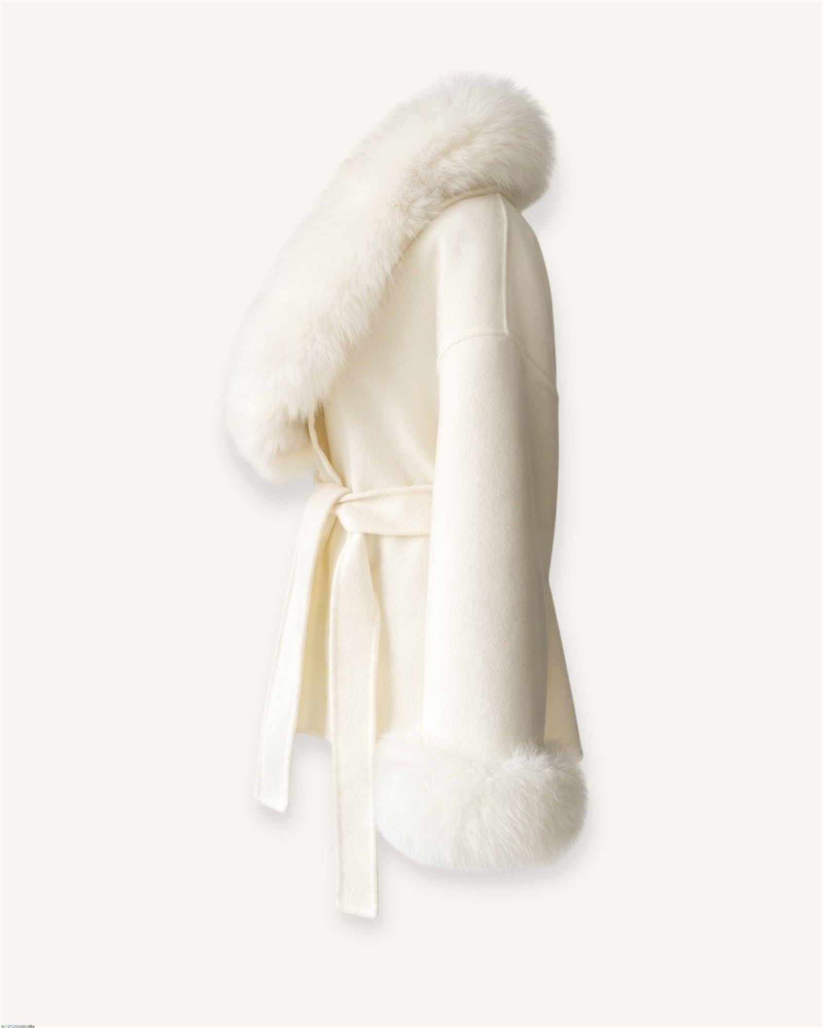 The ODESSA - Creme Kaschmirmantel mit Pelzkragen aus Vintage Pelz