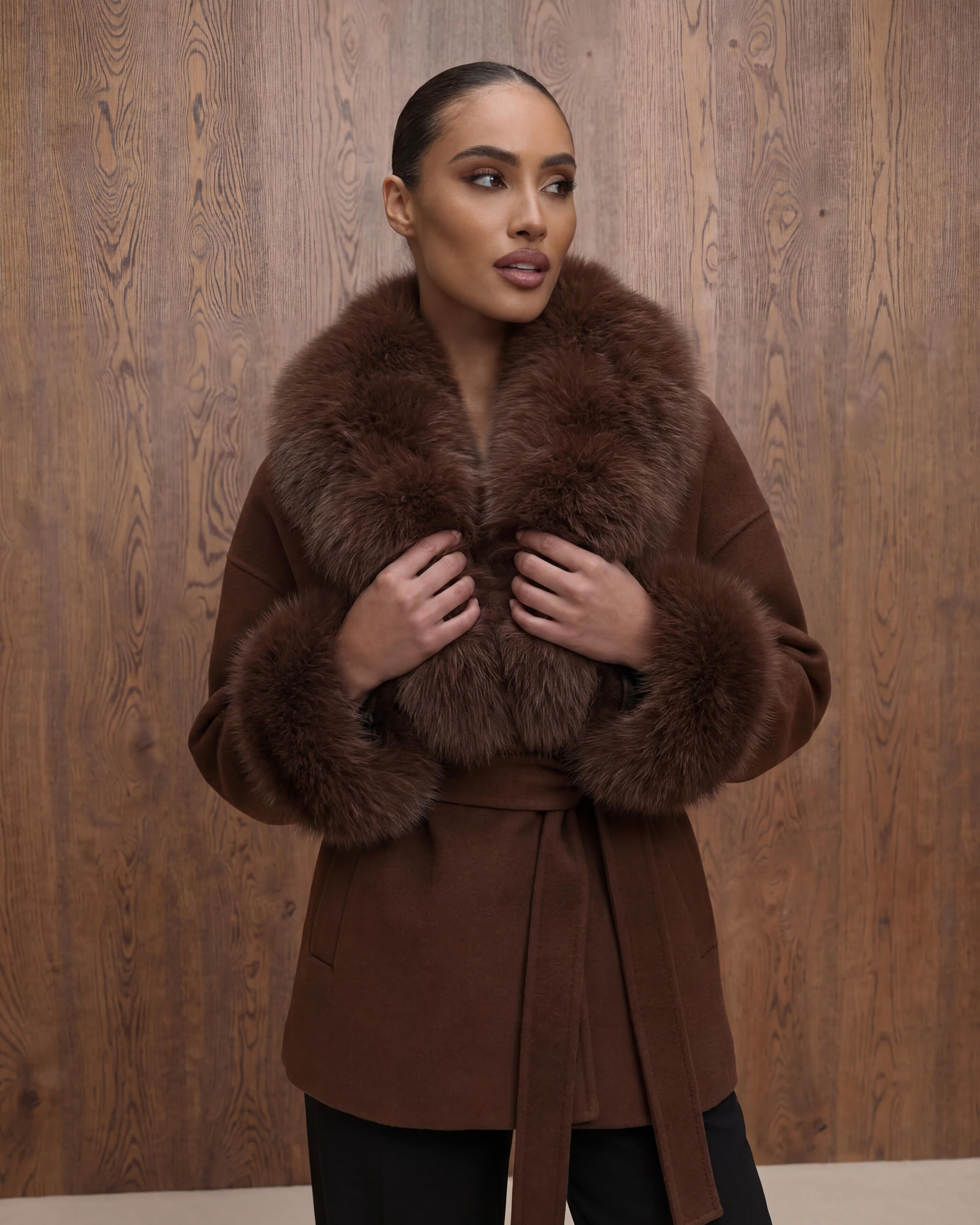 The ODESSA - Mocha Kaschmirmantel mit Pelzkragen aus vintage Pelz