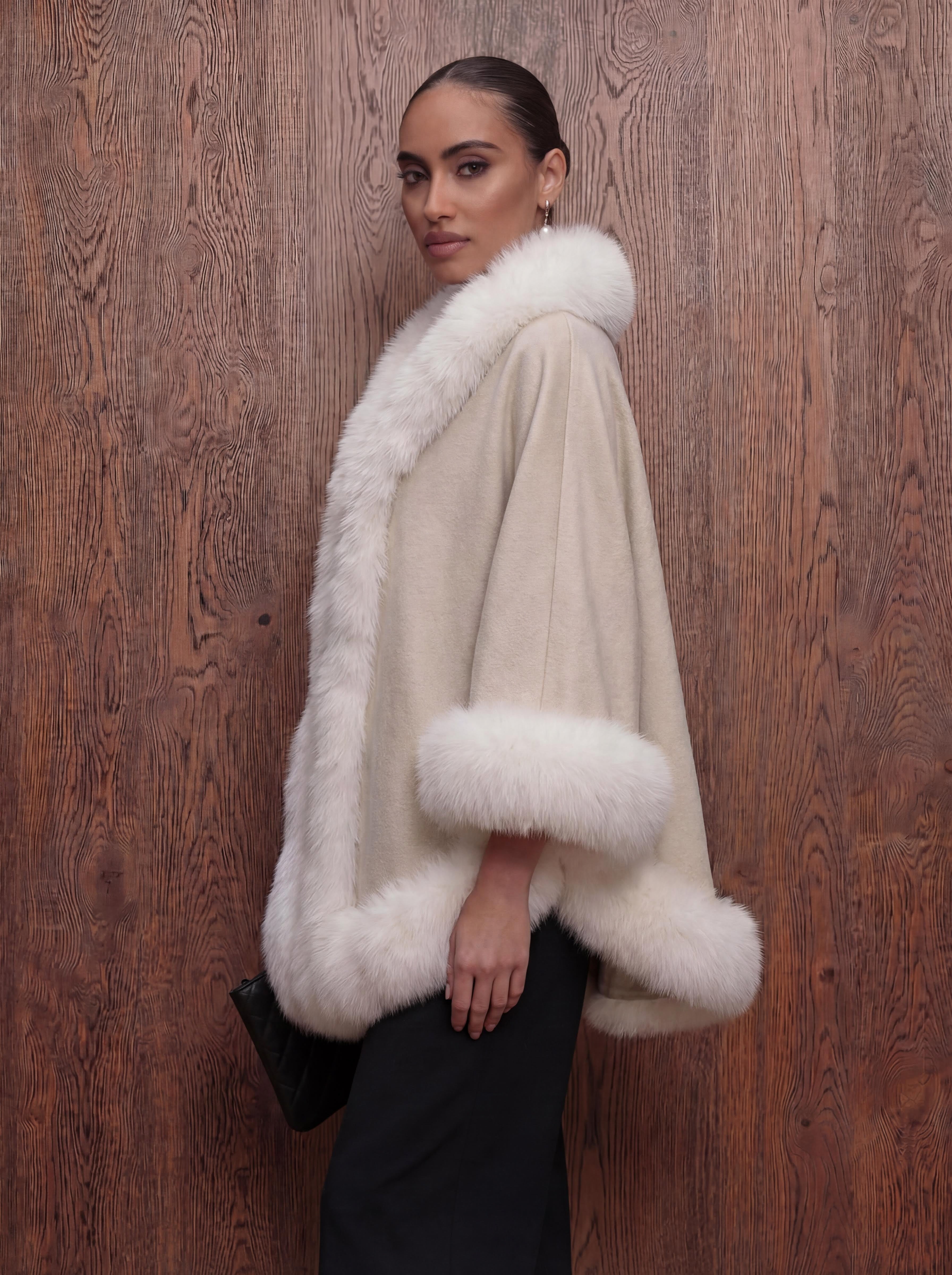 The Tijuana- Cape Poncho aus Kaschmir mit Pelz