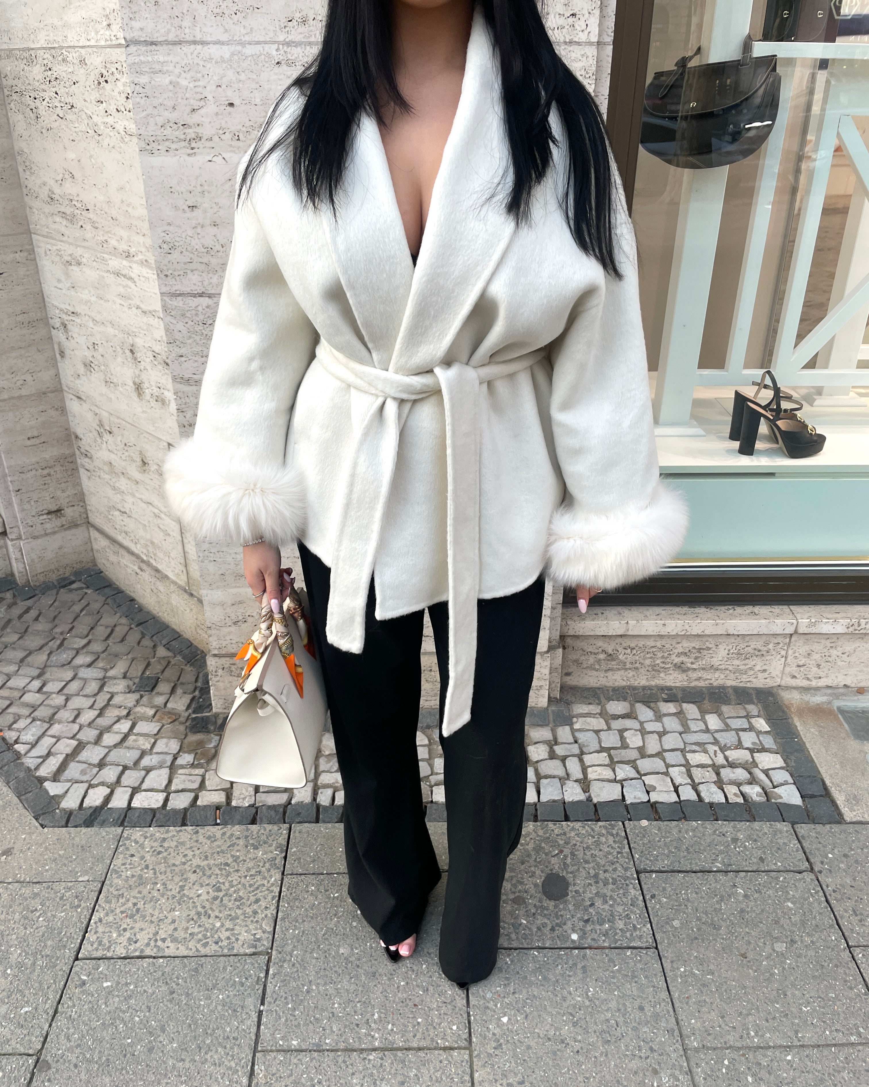 Kurzer Wollmantel mit Fellärmel - THE BERGEN SNOW creme white